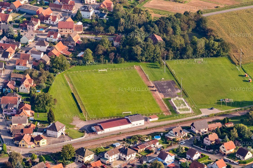 Aerial view: Stade Charles Kléthi in Rountzenheim in the state Bas-Rhin, France. – Photo: P1000937.jpg taken on 09/15/2014 by Werner Riehm/FLY-FOTO.com – Resolution of the original: 5472 x 3648 px – Club | S. REUNIS ROUNTZENHEIM AUENHEIM | \xc3\x89preuves | F\xc3\xa9d\xc3\xa9ration Fran\xc3\xa7aise de Football (FFF)