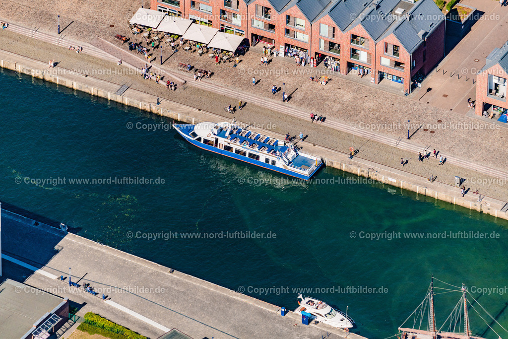 Wismar_Ms_Hansestadt_Wismar_Alter_Hafen_Adler_Schiffe_ELS_5941100822 | HANSESTADT WISMAR 10.08.2022 Hafen an der Meeres- Küste der Ostseemit den Adler Fahrgastschiffen " Hansestadt Wismar " mit Alter Hafen in Wismar im Bundesland Mecklenburg-Vorpommern, Deutschland. Weiterführende Informationen bei: Hansestadt Wismar. // Harbor on the sea coast of the Baltic Sea with the Adler passenger ships "MS Wismar" and "Hansestadt Wismar" with Alter Hafen in Wismar in the state Mecklenburg - Western Pomerania, Germany. Further information at: Hansestadt Wismar. Foto: Martin Elsen