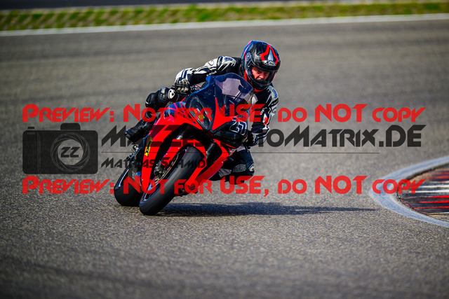 MaZZes_FotoMatrix_240911_6007705_5350 | GELB