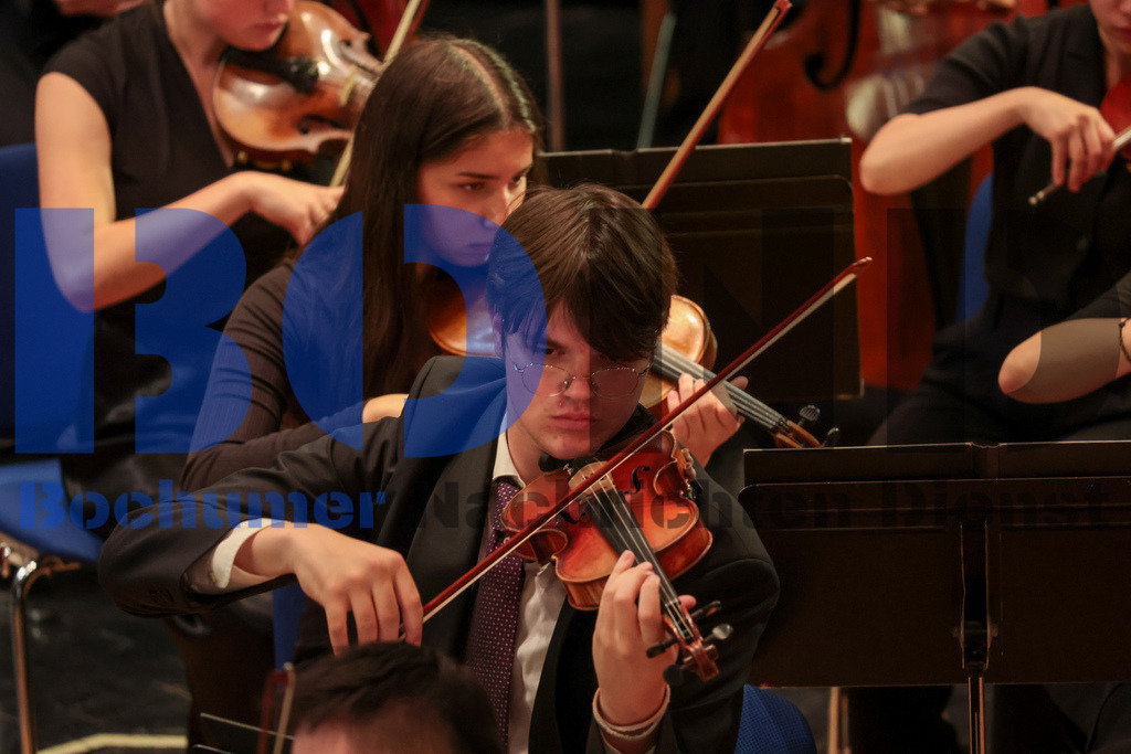 Maerkisches Jugendsinfonieorchester (MJO) {date} -  | {headline}(Foto: Sebastian Sendlak / BOND) - Realisiert mit Pictrs.com