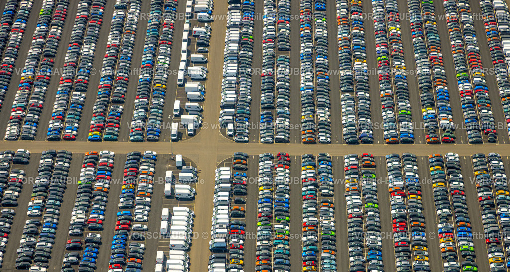 Zuelpich240501715 | Luftbild, Wallenius Wilhelmsen Logistics Germany, Gewerbegebiet Transportunternehmen für PKW und LKW mit Mega Parkplatz, Formen und Farben, Geich, Zülpich, Nordrhein-Westfalen, Deutschland