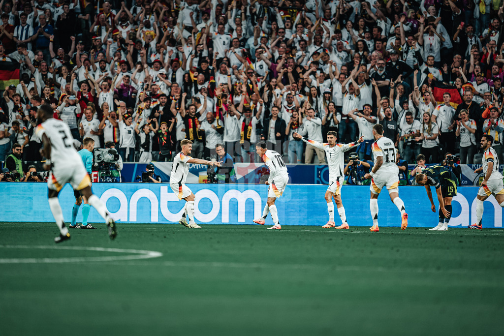 Fußball | Herren | UEFA-Fußball-Europameisterschaft 2024 | MD1 | Gruppe A | Deutschland vs. Schottland | 14.06.2024 | Jamal Musiala (#10, Deutschland) schießt das 2:0 Tor und jubelt