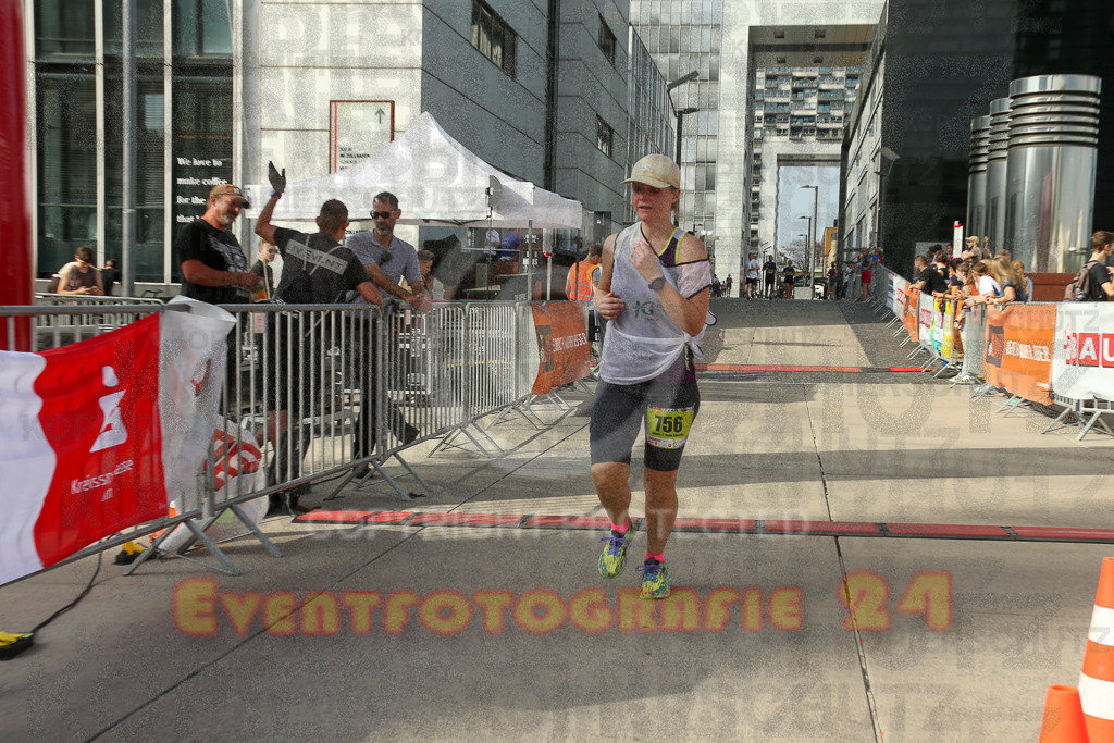 250920_1543_EX1_0533 | Sportfotografie im Rhein-Sieg Kreis, Köln, Bonn, NRW, Rheinland Pfalz, Hessen, etc. Unser Tätigkeitsfeld umfasst den Laufsport vom Volkslauf über den Marathon, Duathlon, Triathon bis zum Ultralauf wie Kölnpfad Ultra oder Schindertrail.