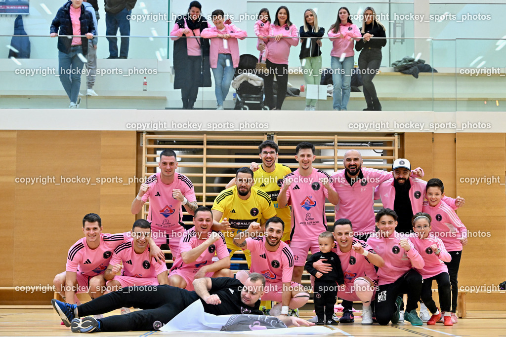 Carinthia Flamengo Futsal Club vs. Dynamo Triestingtal | Carinthia Flamengo Mannschaft mit Fans, Carinthia Flamengo Futsal Club vs. Dynamo Triestingtal, Carinthia Flamengo Futsal Club vs. Dynamo Triestingtal am 29.12.2024 in Villach (Ballspielhalle St. Martin), Austria, (Photo by Bernd Stefan)