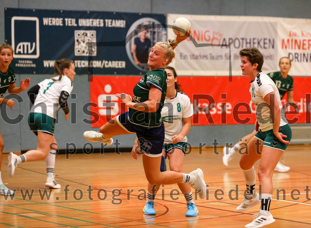 2023-09-16_018_TSV_Vaterstetten_gegen_SV_Muenchen_Laim | Baldham, Deutschland, 16.09.2023:
Handball, Bayernliga Frauen Staffel Süd 2023 / 2024, 1. Spieltag, TSV Vaterstetten gegen SV München Laim, Endergebnis: 23:34

Sophie Heringer (SV München Laim, #7), Anna-Lena Vogel (TSV Vaterstetten, #11)

Foto: Christian Riedel / fotografie-riedel.net