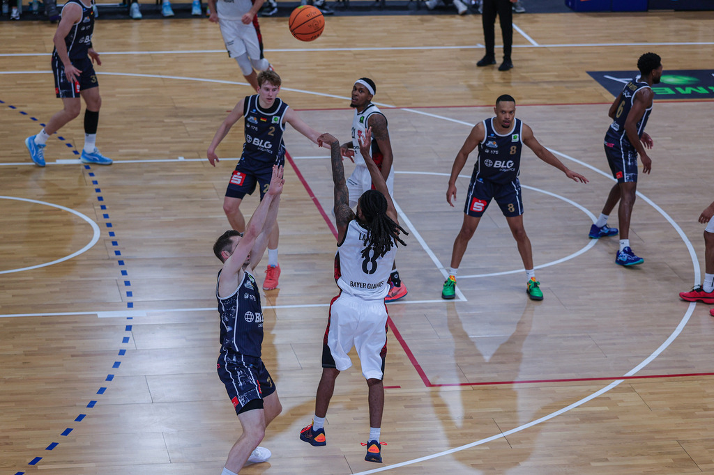 Pro A BAYER GIANTS vs Eisbären Bremerhaven-25 | Fotos von Basketballspielen aus dem Raum NRW fotografiert von Gero Mueller-Laschet und Daniel Schaefer - Realisiert mit Pictrs.com