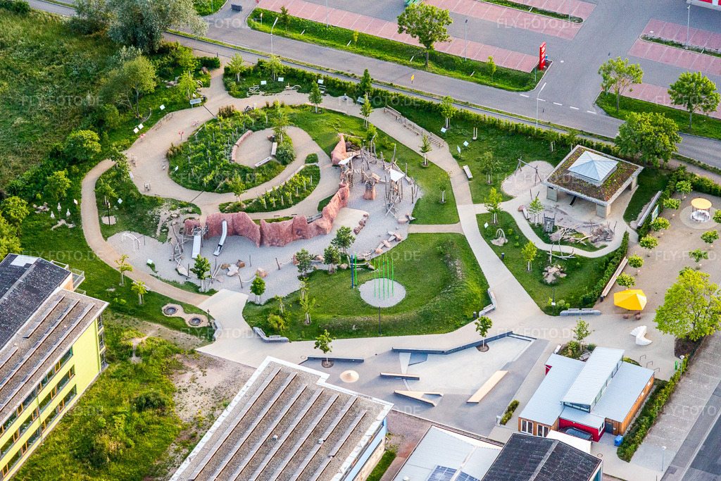 Luftbild: Spielplatz alla hopp! in Deidesheim im Bundesland Rheinland-Pfalz in Deutschland. Foto: IMG_107743.jpg vom 03.06.2018 durch Werner Riehm/FLY-FOTO.de