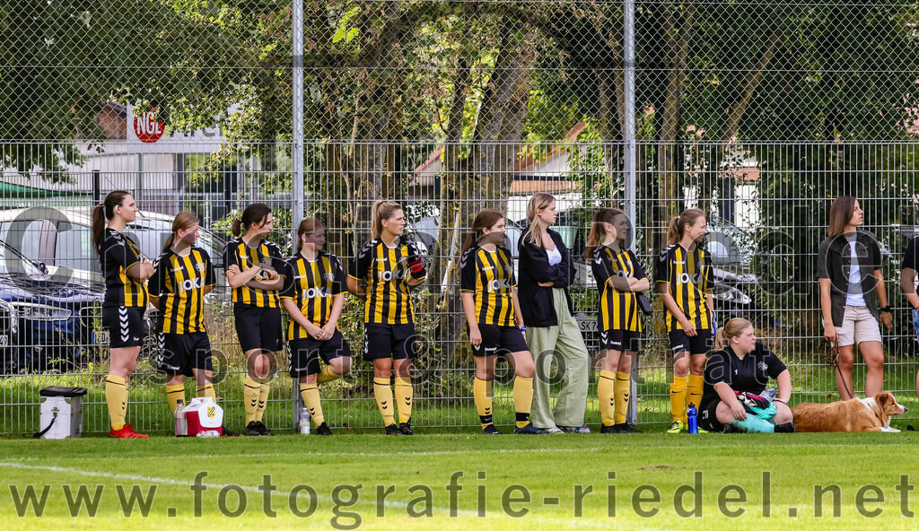 2023-09-03_013_Teamware_Cup_2023 | Oberding, Deutschland, 03.09.2023:
Fußball, TS Teamwear Cup 2023, Vorrunde, FC Schwaig gegen FC Langengeisling, Endergebnis: 

Foto: Christian Riedel / fotografie-riedel.net