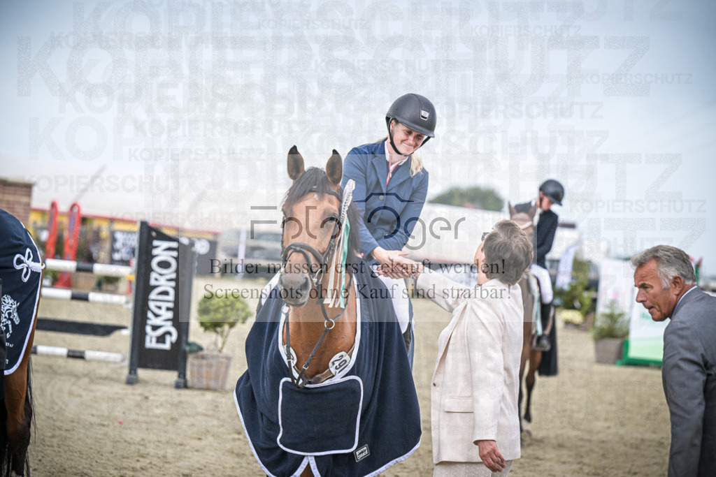 DOS_0085 | Entdecke hochwertige Reitturnierfotos von Foto Oger. Professionell, emotional und authentisch – jetzt Lieblingsmomente im Shop bestellen.Deutschlandweite Turnierfotografie. - Realisiert mit Pictrs.com