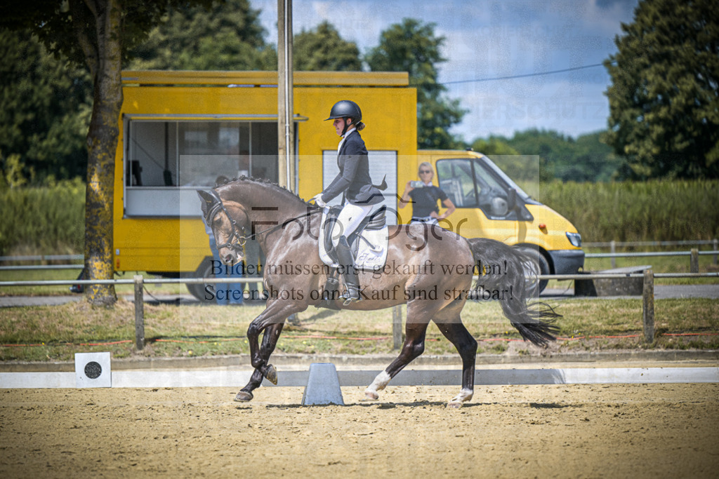 DOS_4598 | Entdecke hochwertige Reitturnierfotos von Foto Oger. Professionell, emotional und authentisch – jetzt Lieblingsmomente im Shop bestellen.Deutschlandweite Turnierfotografie. - Realisiert mit Pictrs.com