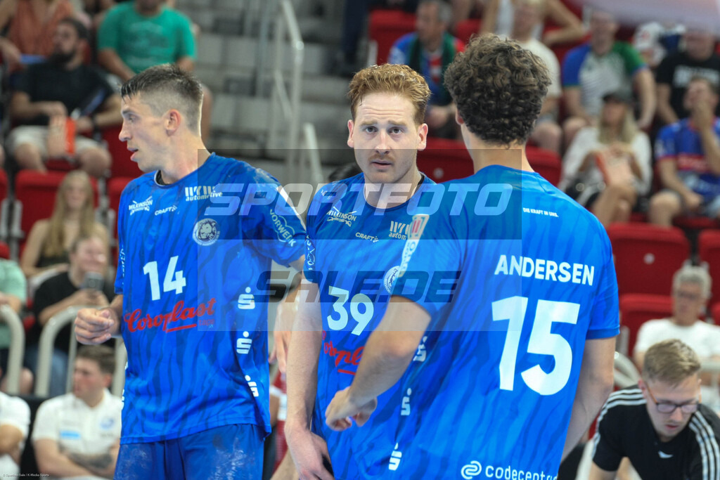 Bergischer HC - Füchse Berlin | Frederik Ladefoged, Lukas Stutzke und Mads Kjeldgaard Andersen - © Sportfoto-Sale (MK) - Realisiert mit Pictrs.com