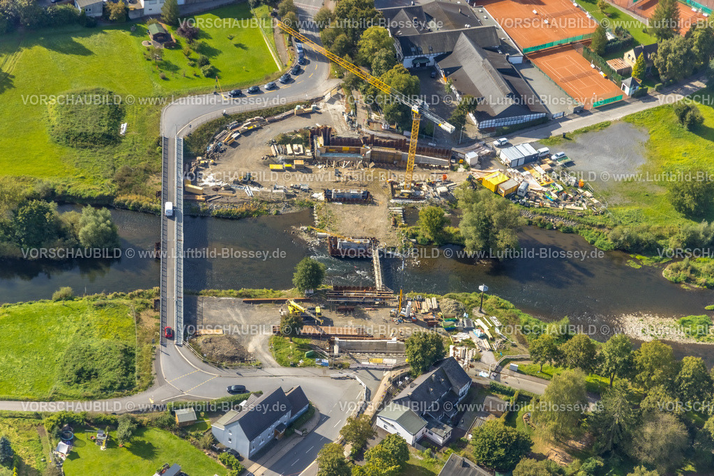 Arnsberg230905058 | Luftbild, Neubau Dinscheder Brücke der Glösinger Straße (L735) über den Fluss Ruhr und Renaturierung, Glösingen, Arnsberg, Sauerland, Nordrhein-Westfalen, Deutschland