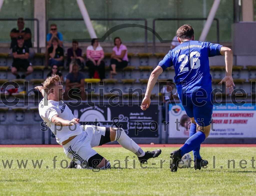 2023-09-02_034_SG_Markt_Schwaben_gegen_TSV_Hohenbrunn | Markt Schwaben, Deutschland, 02.09.2023:
Fußball, Kreisklasse 2023 / 2024, 3. Spieltag, (SG) Markt Schwaben gegen TSV Hohenbrunn, Endergebnis: 2:0

Fabrizio Brandes (SG Markt Schwaben, #10), Christoph Kahler (TSV Hohenbrunn, #26)

Foto: Christian Riedel / fotografie-riedel.net
