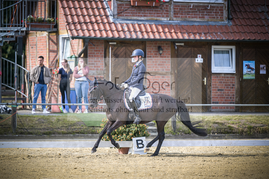 DOS_9470 | Entdecke hochwertige Reitturnierfotos von Foto Oger. Professionell, emotional und authentisch – jetzt Lieblingsmomente im Shop bestellen.Deutschlandweite Turnierfotografie. - Realisiert mit Pictrs.com