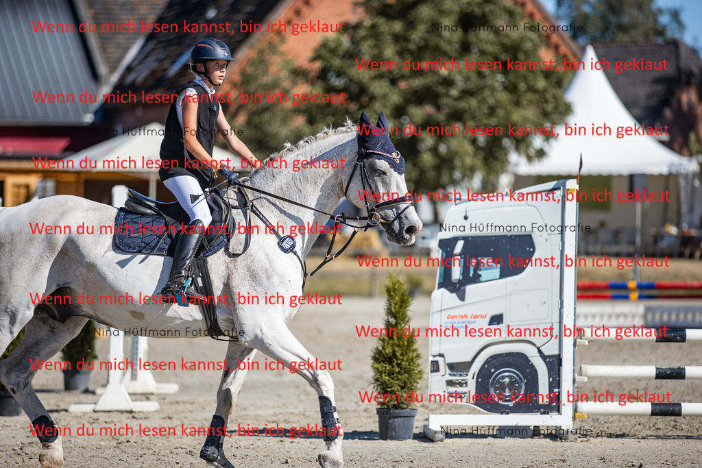 BK1A7968 | Turnierbilder Turnierfotos Nina Hüffmann Turnierfotografie Pferdefotografie Tierzeichnung Haustierzeichnung Pferdezeichnung Hundezeichnung Videograf  - Realisiert mit Pictrs.com
