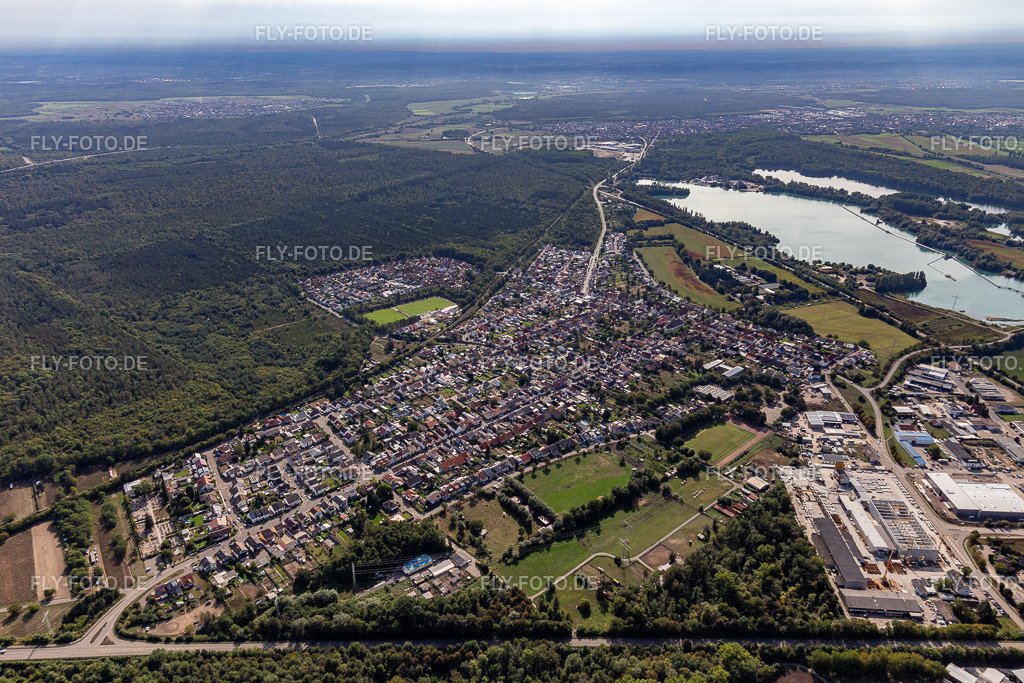 Ortsansicht von Nordwesten | Luftbild: Ortsansicht von Nordwesten im Ortsteil Huttenheim in Philippsburg im Bundesland Baden-Württemberg in Deutschland. Foto: IMG_122835.jpg vom 11.09.2020 durch ©2025 Werner Riehm fly-foto.de/copyright - Realisiert mit Pictrs.com