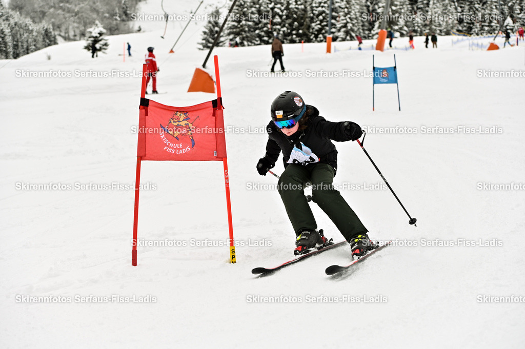 SRF_20.02.2026_1264 | Skirennfotos,Serfaus,Fiss,Ladis,Kinderskirennen,Winter,Tirol,Oberland,skirace,SFL,feelfree,weil wir's genießen,ski,Ski,skifahren,Sonnenplateau, - Realisiert mit Pictrs.com