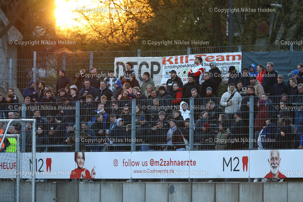 NH_HamburgerSVU21_VfBLübeck _RegionalligaNord_02042025 | Fans im Stadion Hoheluft.Fußball I Herren I Regionalliga Nord I Saison 2024-2025 I 28. Spieltag I Hamburger SV U21 - VfB Lübeck I 02.04.2025 I Stadion Hoheluft