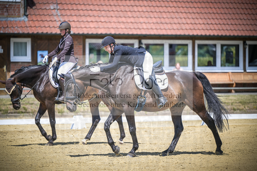 DOS_4384 | Entdecke hochwertige Reitturnierfotos von Foto Oger. Professionell, emotional und authentisch – jetzt Lieblingsmomente im Shop bestellen.Deutschlandweite Turnierfotografie. - Realisiert mit Pictrs.com