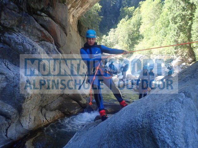 PC020005 | Bestelle die Bilder deines Berg- oder Wasser-Abenteuers mit Mountain Sports bequem von zu Hause aus direkt über unseren Online Fotoshop von pictrs.com. - Realisiert mit Pictrs.com