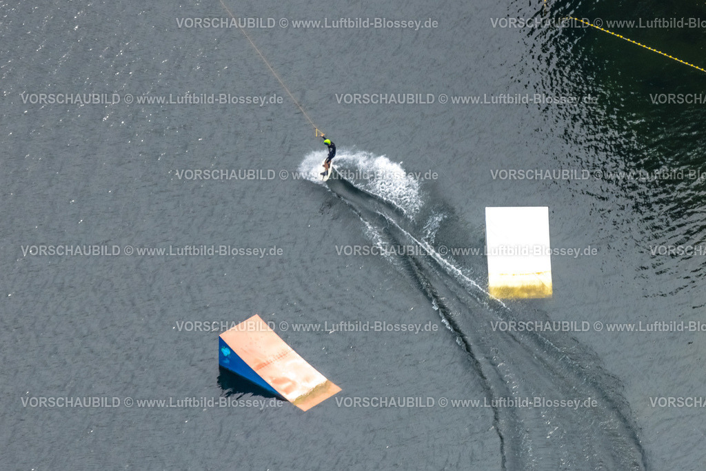 Duisburg240704630-West | Luftbild, Duisburg-West, Toeppersee, Naherholungsgebiet, Wasserski und Freizeitanlage am Toeppersee, Wasserboard-Fahrer, Rumeln-Kaldenhausen, Duisburg, Ruhrgebiet, Nordrhein-Westfalen, Deutschland