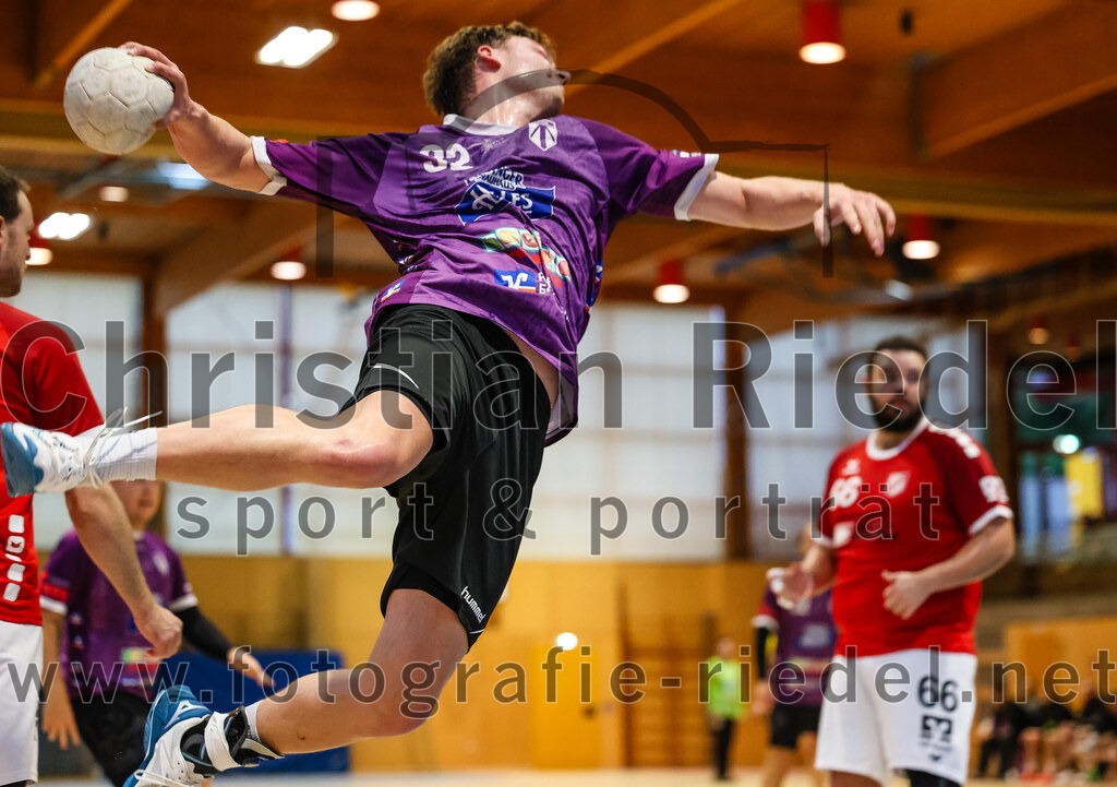 2024-10-20_041_SpVgg_Altenerding_II_gegen_TSV_Taufkirchen-Vils_v_1 | Erding, Deutschland, 20.10.2024:Handball, Bezirksliga Männer Ost 2024 / 2025, 3. Spieltag, SpVgg Altenerding II gegen TSV Taufkirchen/Vils, Endergebnis: 15:20Lukas König (SpVgg Altenerding, #32)Foto: Christian Riedel / fotografie-riedel.net