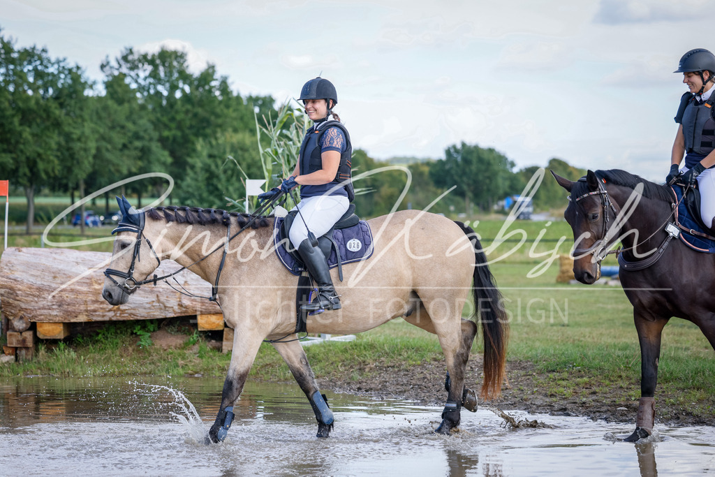 20250905-_3LI0276 | Tierfotografie Pferde, Hunde, Katzen, Haustiere.
Turnierfotografie Reitturniere, Reiten, Springreiten, Dressur in Hanau, dem Main-Kinzig-Kreis und dem Rhein-Main- Gebiet um Frankfurt