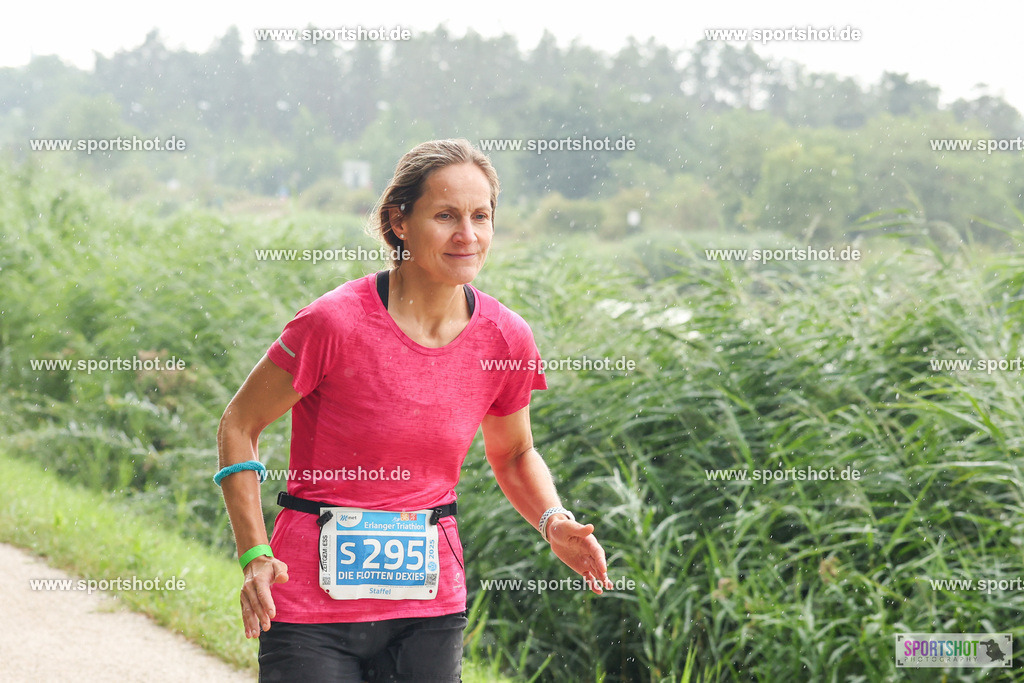 LUR_1411 | 34. M-net Erlanger Triathlon 2025 #erlangertriathlon  #mnettriathlon2025 #mnettriathlon #team #olympischedistanz #mitteldistanz #triathlon #maindonaukanal  #erlangertriathlon2025 #yourpictrs #tv1848 #tv1848erlangen  #triathlonbayern #sportinerlangen #demsportverbunden #sportshot_your_pictrs Copyright: www.sportshot.de
