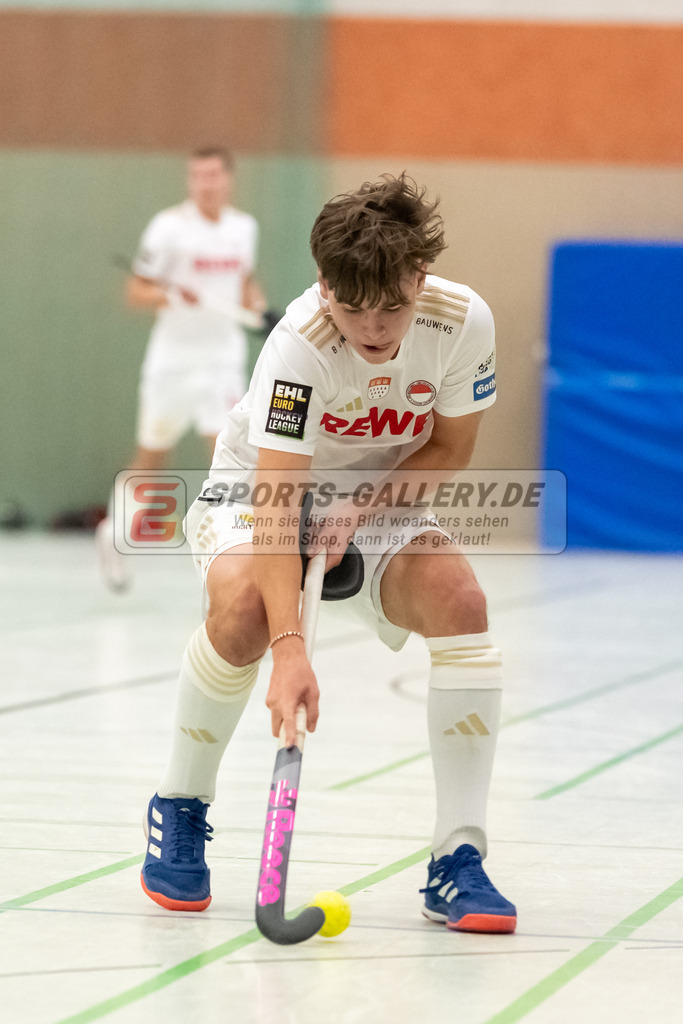 SFE_20240113_0062 | Mülheim, Deutschland, 13.01.2024:  in Aktion waehrend des Spiels der Halle 1. Bundesliga Herren zwischen Uhlenhorst Mülheim vs Rot-Weiss Köln im Sporthalle Lehnerstr. (HTCU) am 13.01.2024 in Mülheim, Deutschland. (Foto von Stephan Fehrmann)

Mülheim, Germany, 13.01.2024:  in action during the game of Halle 1. Bundesliga Herren between Uhlenhorst Mülheim vs Rot-Weiss Köln in Sporthalle Lehnerstr. (HTCU) at 13.01.2024 in Mülheim, Deutschland. (Foto von Stephan Fehrmann)