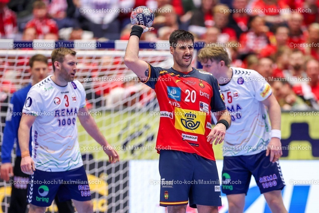 EHF22012602139 | 22.01.2026, Handball, Men's EHF EURO 2026, Spanien - Norwegen, Jyske Bank Boxen in Herning, Dänemark, Main Round:  Abel Serdio Guntín (Espania #20)