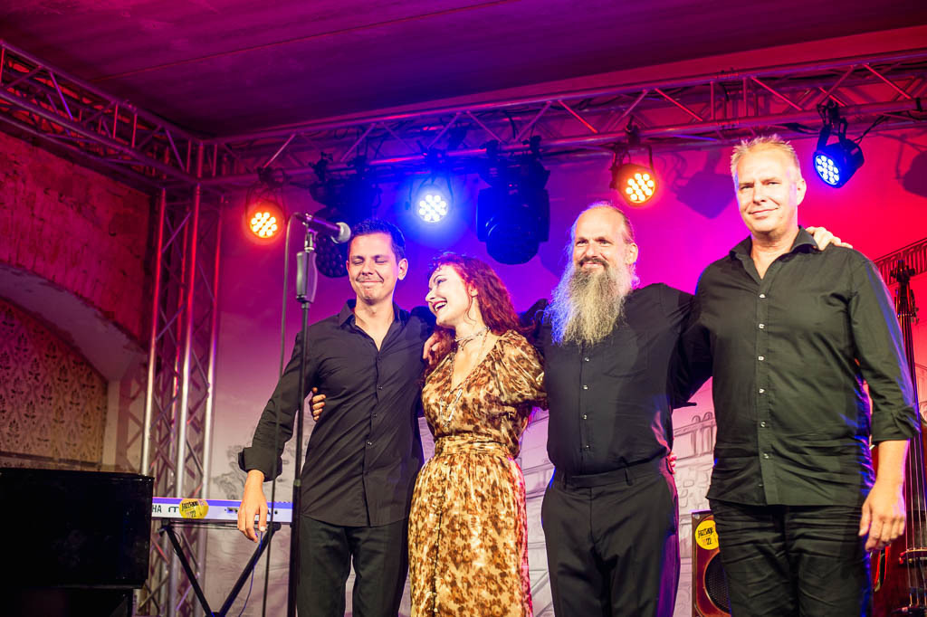 Maria Markesini Konzert | Maria Markesini meets Klazz Brothers im Forte Belvedere Leisnig zum Festival Hallo Leisnig 2022. - Realisiert mit Pictrs.com