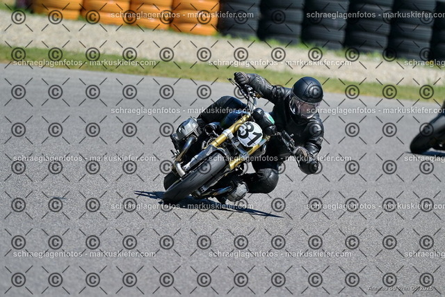 26BT01-1107 | 031 - Realisiert mit Pictrs.com