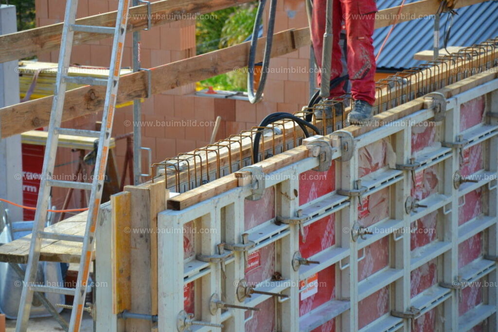 bib-lg04-betonarbeiten-0667 | Nach LV-Leistungsgruppen sortierte Detailfotos über den Bau eines Hauses. Alle Hausbau-Bilder direkt vom Urheber und Autor der Website Haus-Selber-Bauen.com
