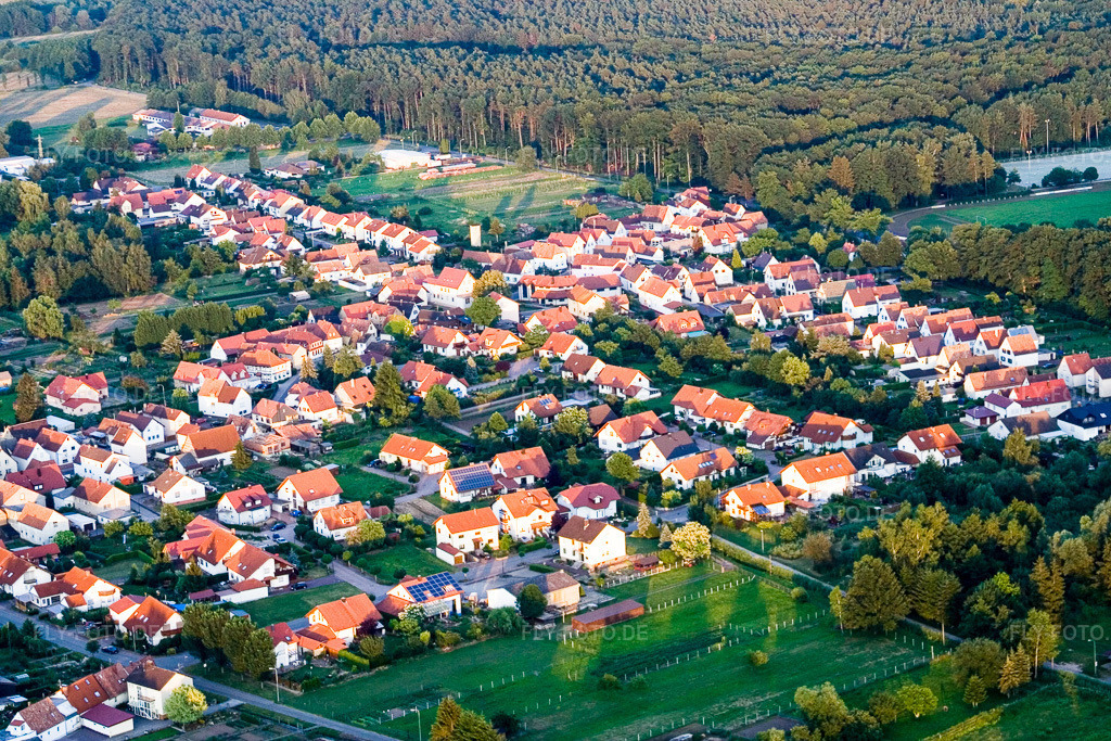 Luftbild: Schaidt, Waldstr im Ortsteil Schaidt in Wörth im Bundesland Rheinland-Pfalz in Deutschland. Foto: IMG_3184.jpg vom 30.06.2006 durch Werner Riehm/FLY-FOTO.de