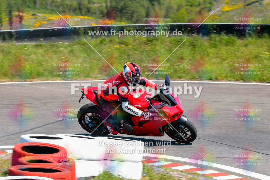 Moto-TeamOBK-21850 | Hier findet Ihr Bilder von Touristenfahrten auf der Nürburgring Nordschleife oder von anderen Veranstaltungen die ich besucht habe. Viel Spass beim Durch Schauen 