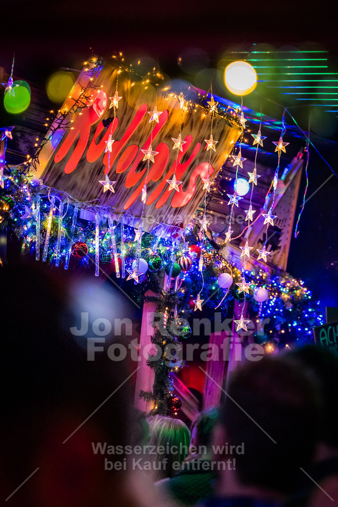 26-11-2024-RUDOLPHS-SCHLITTENBAR-LEIPZIG-LEIPZIG-COPYRIGHT-JON-RENKER-BILD-0009 | Erleben Sie unvergessliche Momente mit unserem professionellen Eventfotografen. Wir fangen Emotionen und Höhepunkte Ihrer Veranstaltung ein – von Festivals über Firmenfeiern bis zu Jubiläen. Vertrauen Sie auf kreative Perspektiven und hochwertige Bilder.  - Realisiert mit Pictrs.com
