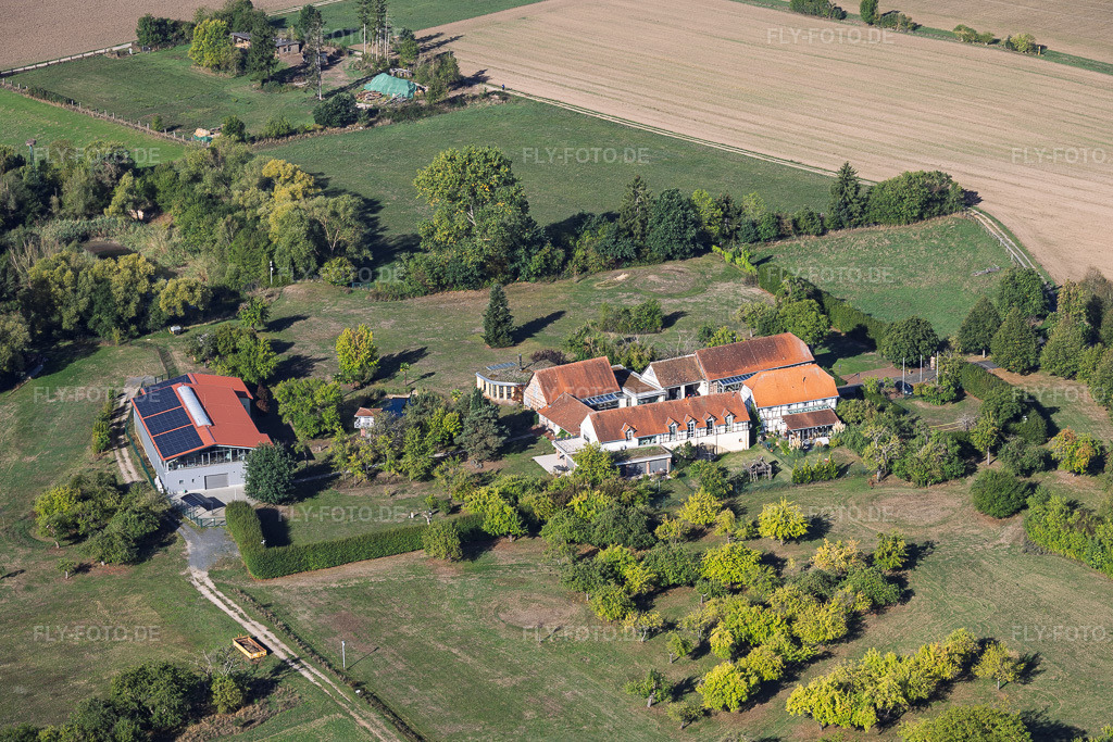 Luftbild: ehemalige Ziegelhütte am Ziegelweg im Ortsteil Sickenhofen in Babenhausen im Bundesland Hessen in Deutschland. – Foto: IMG_159386.jpg vom 22.09.2026 durch Werner Riehm/FLY-FOTO.de – Auflösung des Originals: 5346 x 3564 px