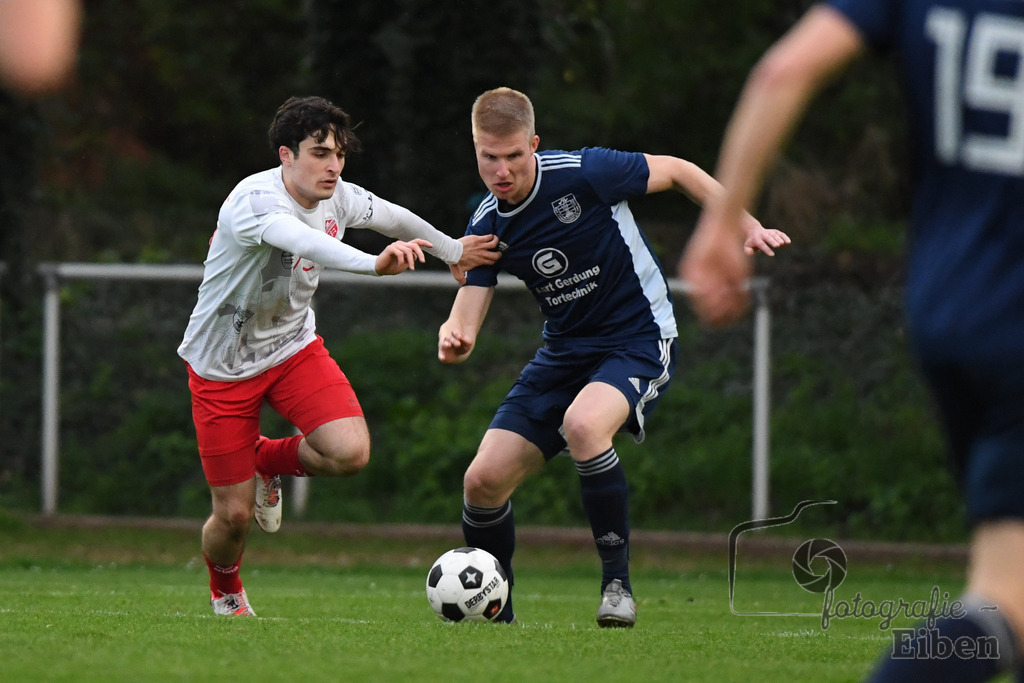 SV Eintracht Wiefelstede-VFL Bad Zwischenahn | Herren Kreisliga; SV Eintracht Wiefelstede (weiß)-VFL Bad Zwischenahn (blau) am 09.04.2024; in Wiefelstede (Sportanlage Am Breeden), Photo: Philip Eiben 2024 - Realisiert mit Pictrs.com