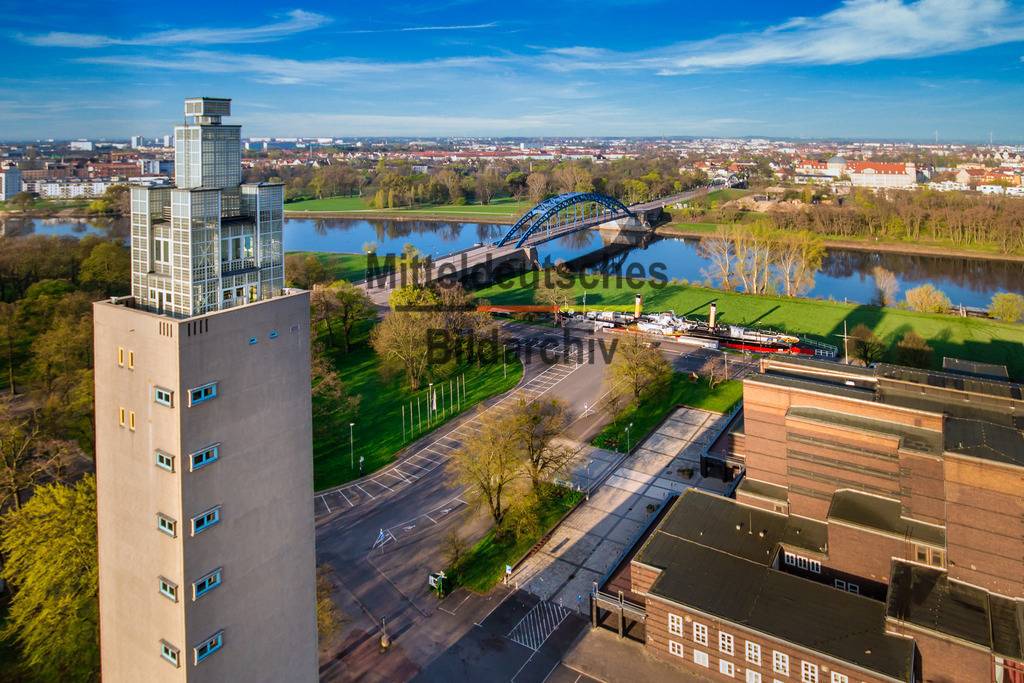 Magdeburg Aussichtsturm nah W_1_4rtemberg Sternbr_1_4cke-0962 | Aussichtsturm und Württemberg und Sternbrücke für Kalender - Realisiert mit Pictrs.com