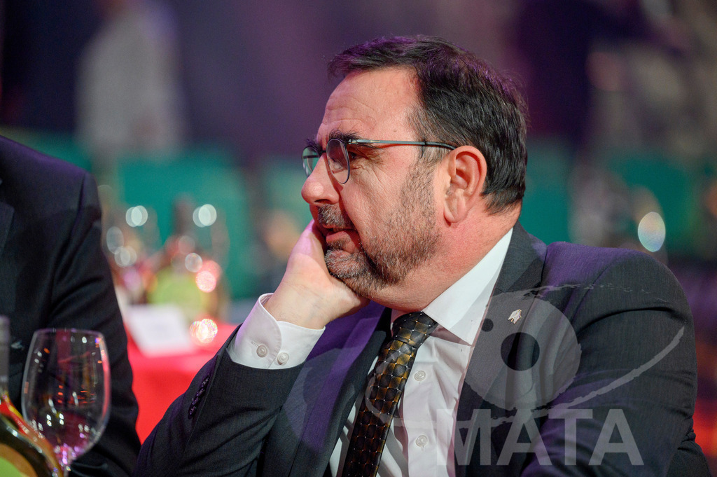 _DWI5971 | Klaus Holetscheck bei '30 Jahre Sternstunden-Gala 2023' in der Frankenhalle. Nürnberg, 15.12.2023 - Realisiert mit Pictrs.com