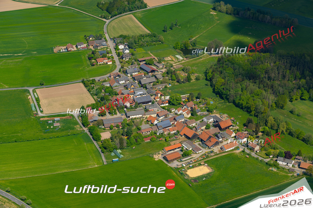 Die Luftaufnahme Schwärzdorf - Mitwitz wurde 2022 vom Flugzeug aus (keine Drohne) erstellt. Hohe Auflösung -für große Poster und Wandbilder geeignet - Garantiert!