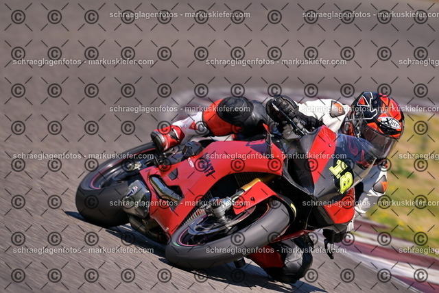 26bt05-1067 | markuskiefer.com - Realisiert mit Pictrs.com