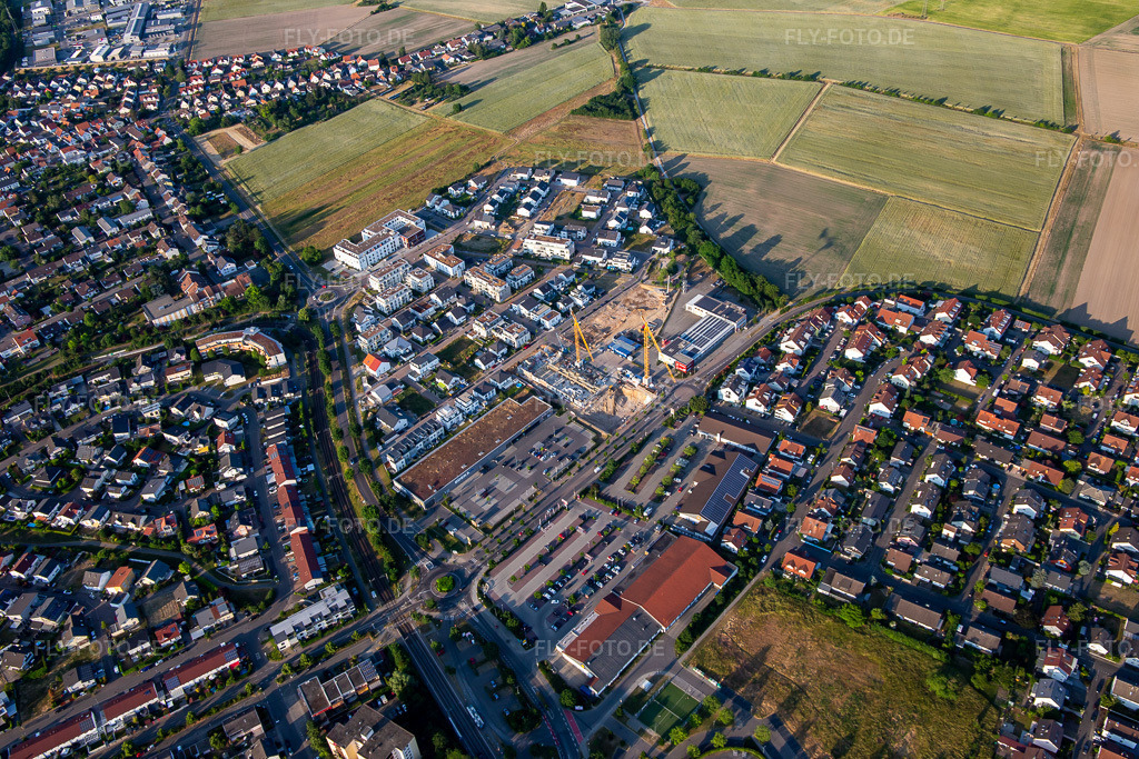Luftbild: Baustelle Am Wall von Westen im Ortsteil Linkenheim in Linkenheim-Hochstetten im Bundesland Baden-Württemberg in Deutschland. Foto: IMG_136253.jpg vom 07.06.2023 durch Werner Riehm/FLY-FOTO.de