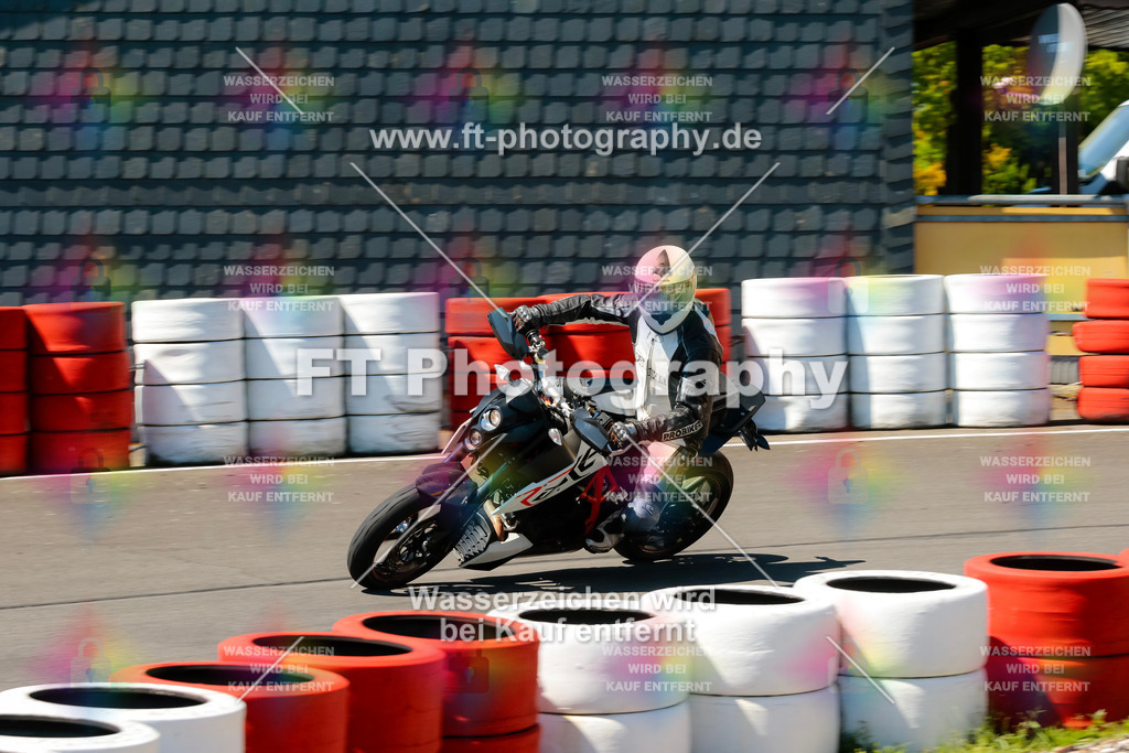 Moto-TeamOBK-21971 | Hier findet Ihr Bilder von Touristenfahrten auf der Nürburgring Nordschleife oder von anderen Veranstaltungen die ich besucht habe. Viel Spass beim Durch Schauen 