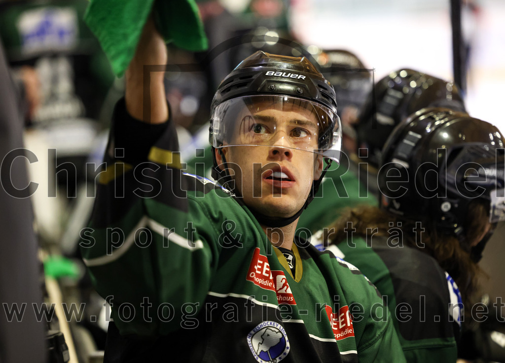 2023-02-10_050_TSV_Erding_gegen_ERSC_Amberg | Erding, Deutschland, 10.02.2023:
Eishockey, Bayernliga Meisterrunde Gruppe B 2022 / 2023, 3. Spieltag, TSV Erding gegen ERSC Amberg, Endergebnis: 6:3

Mark Waldhausen (Erding Gladiators, #27)

Foto: Christian Riedel / fotografie-riedel.net