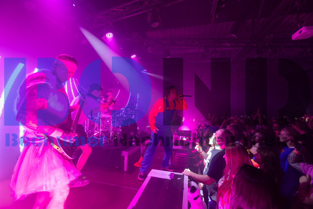 SES_SPCKOL20250501-20 | bond - Realisiert mit Pictrs.com