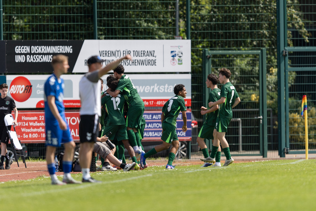 Fußball I Männer I 40. Pfingscup Hollage I 13047 | realhellocedii - Realisiert mit Pictrs.com