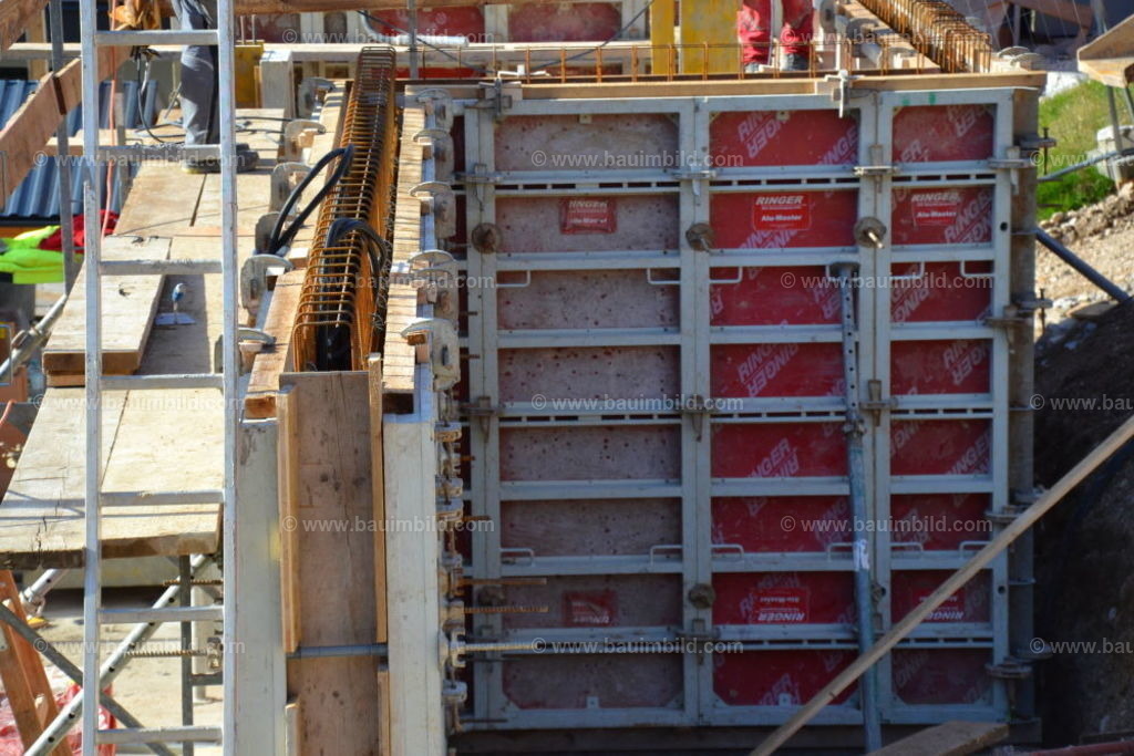 bib-lg04-betonarbeiten-0647 | Nach LV-Leistungsgruppen sortierte Detailfotos über den Bau eines Hauses. Alle Hausbau-Bilder direkt vom Urheber und Autor der Website Haus-Selber-Bauen.com
