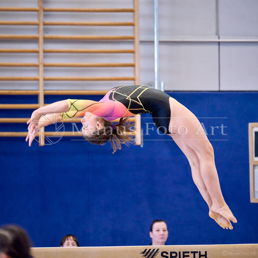 2024-10-06-1-A-DSC03028 | Professionelle Sportfotografie in Hamburg, Schleswig-Holstein und Niedersachsen – spezialisiert auf Rhönrad, Geräteturnen, Leistungsturnen und rhythmische Sportgymnastik. Bundesweite Begleitung von Rhönrad-Events. Jetzt Sport-Fotos - Realisiert mit Pictrs.com