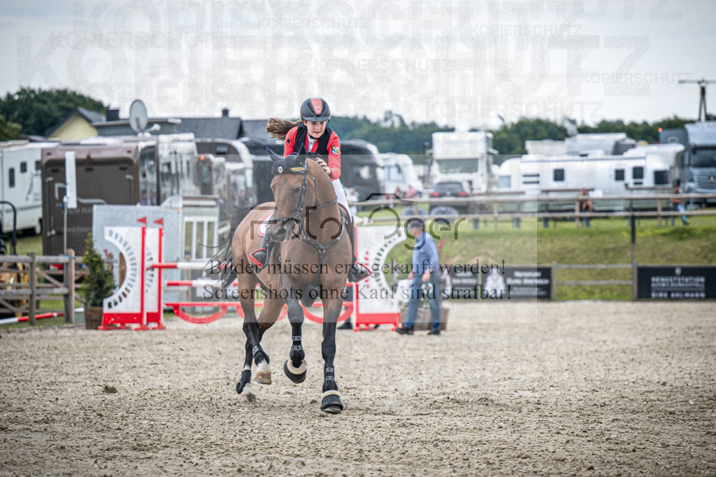 DOS_5114 | Entdecke hochwertige Reitturnierfotos von Foto Oger. Professionell, emotional und authentisch – jetzt Lieblingsmomente im Shop bestellen.Deutschlandweite Turnierfotografie. - Realisiert mit Pictrs.com